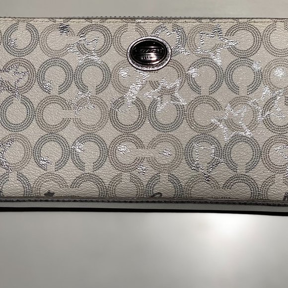 Coach White Zip Wallet - Picture 5 of 5